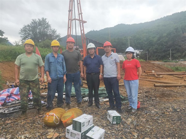 8月12日，黟縣中交路建池黃鐵路利源中橋工程補(bǔ)勘項(xiàng)目工地.jpg